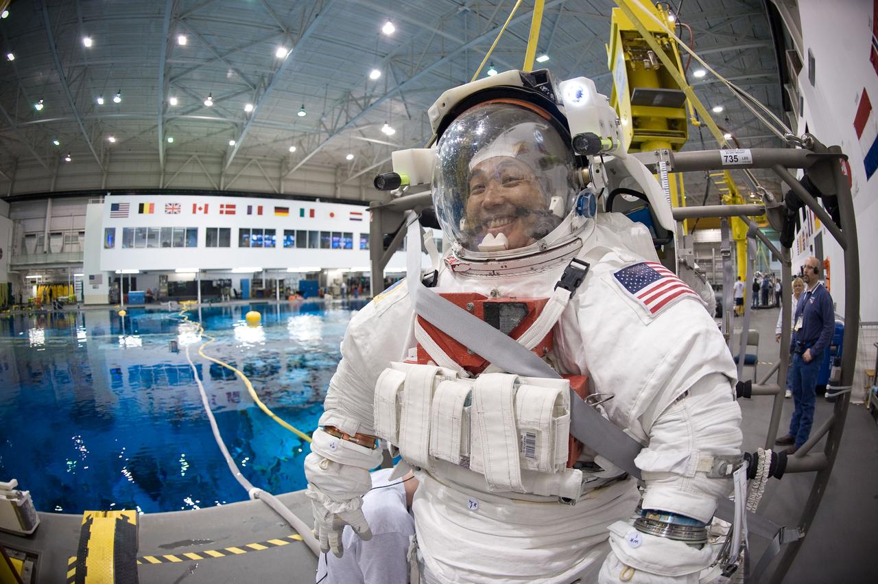 PHOTO DATE: 01-28-09 LOCATION: NBL SUBJECT: Koichi Wakata during EVA Review installing JEM-EF at the NBL PHOTOGRAPHER: BILL STAFFORD X34753