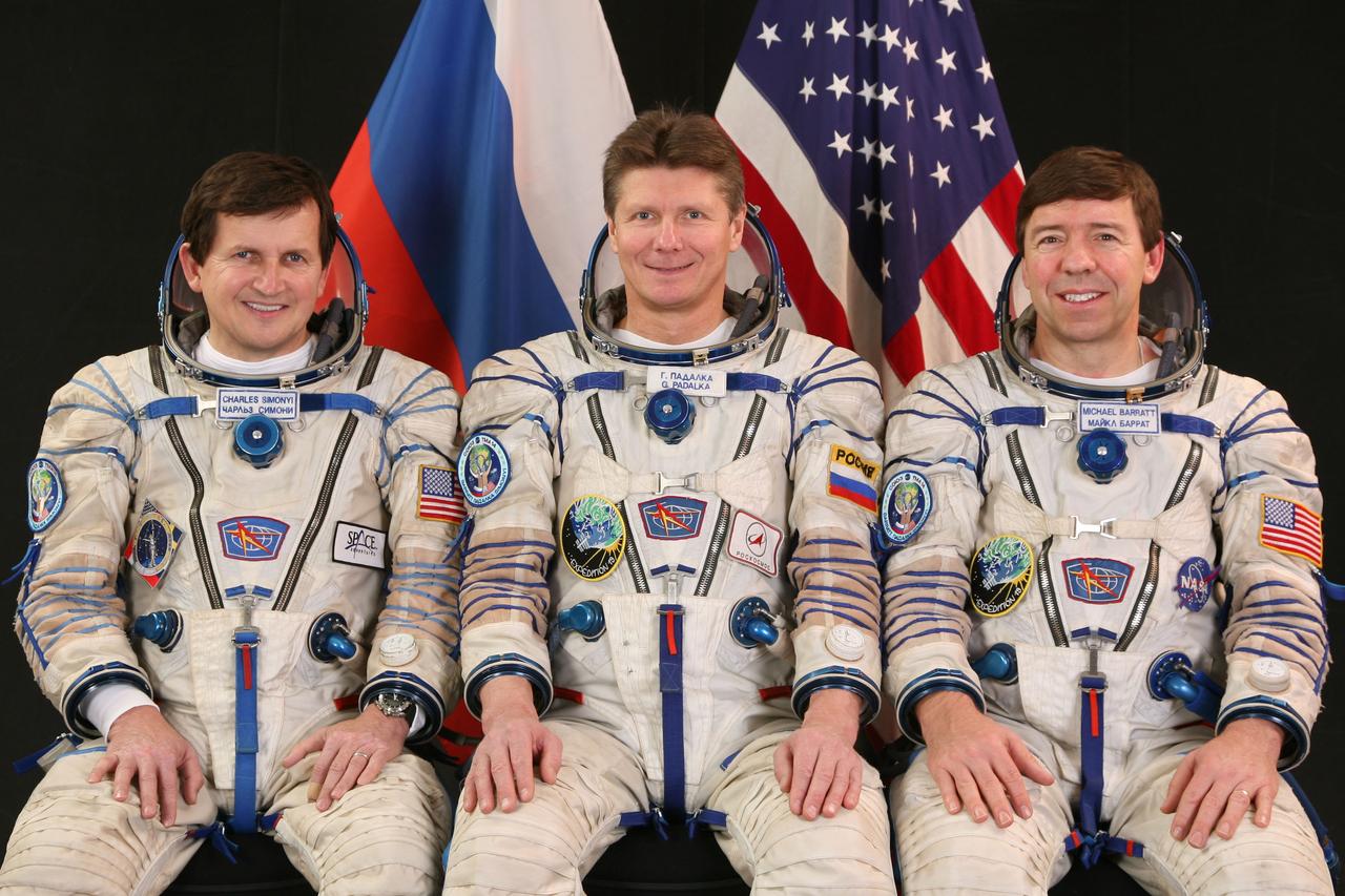 JSC2009-E-049821 (February 2009) --- Attired in Russian Sokol launch and entry suits, cosmonaut Gennady Padalka (center), Expedition 19/20 commander; astronaut Michael Barratt (right), Expedition 19/20 flight engineer; and U.S. spaceflight participant Charles Simonyi take a break from training in Star City, Russia to pose for a portrait. Photo credit: Gagarin Cosmonaut Training Center