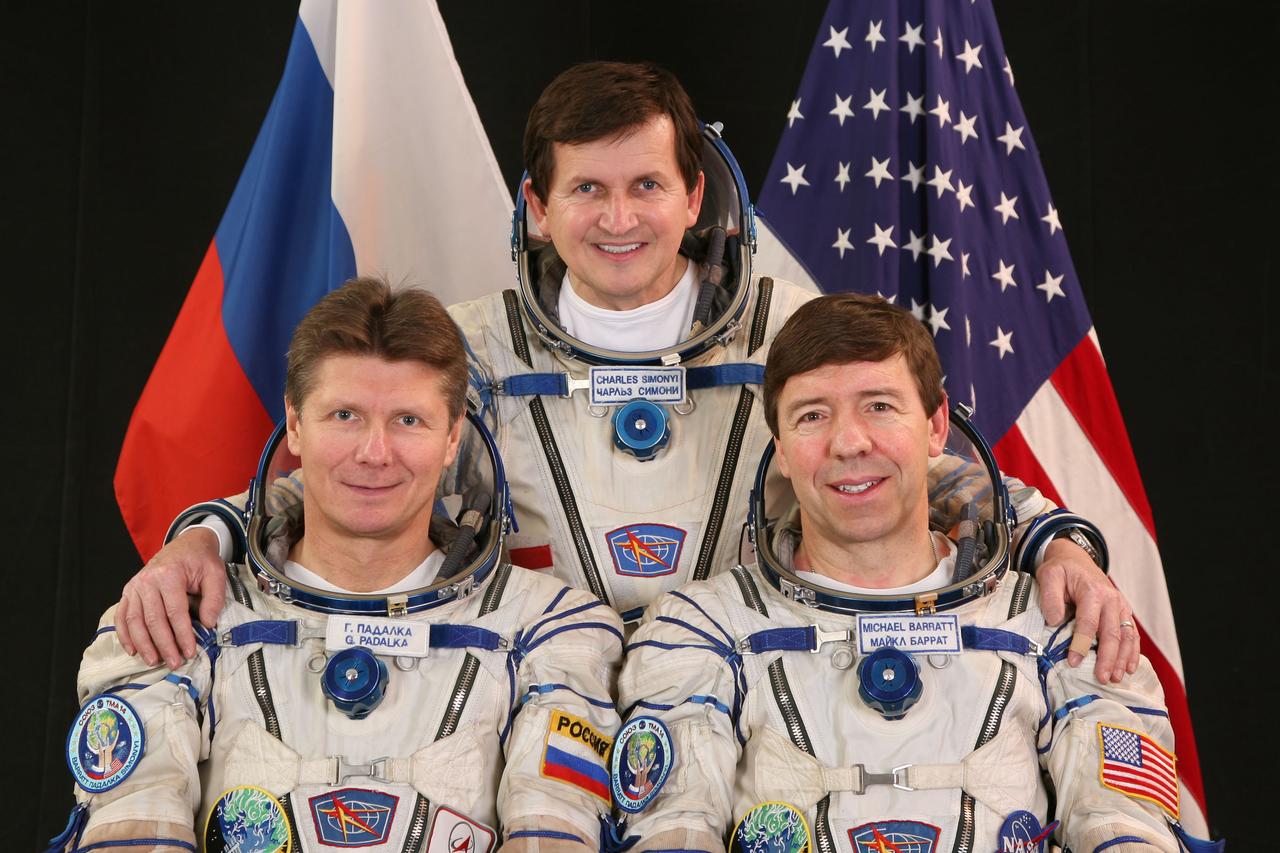 JSC2009-E-049822 (February 2009) --- Attired in Russian Sokol launch and entry suits, cosmonaut Gennady Padalka (left), Expedition 19/20 commander; astronaut Michael Barratt (right), Expedition 19/20 flight engineer; and U.S. spaceflight participant Charles Simonyi take a break from training in Star City, Russia to pose for a portrait. Photo credit: Gagarin Cosmonaut Training Center