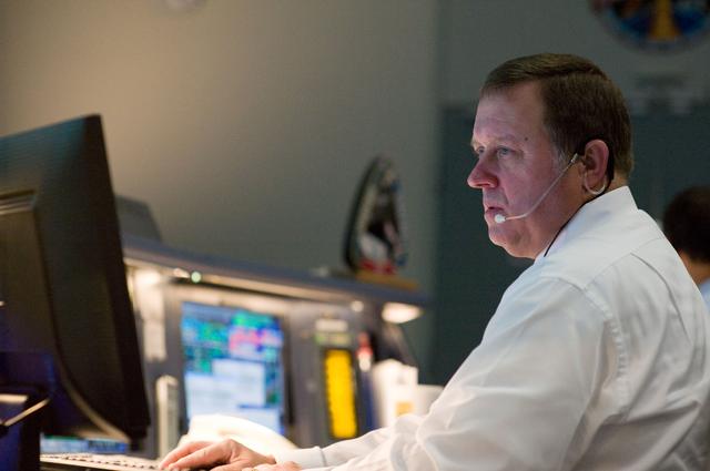 NASA image: STS-119 Flight Controllers on Console (Orbit Shift 1)