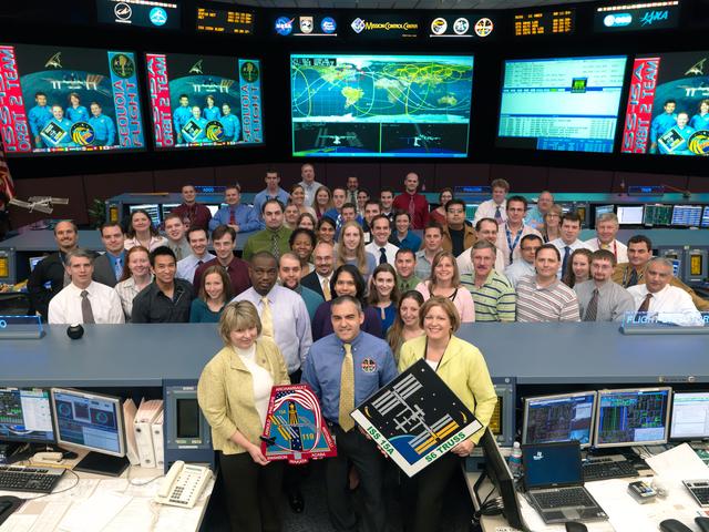 NASA image: ISS ULF2 Flight Control Team in FCR-1 - Orbit 2 - Flight Director Heather Rarick