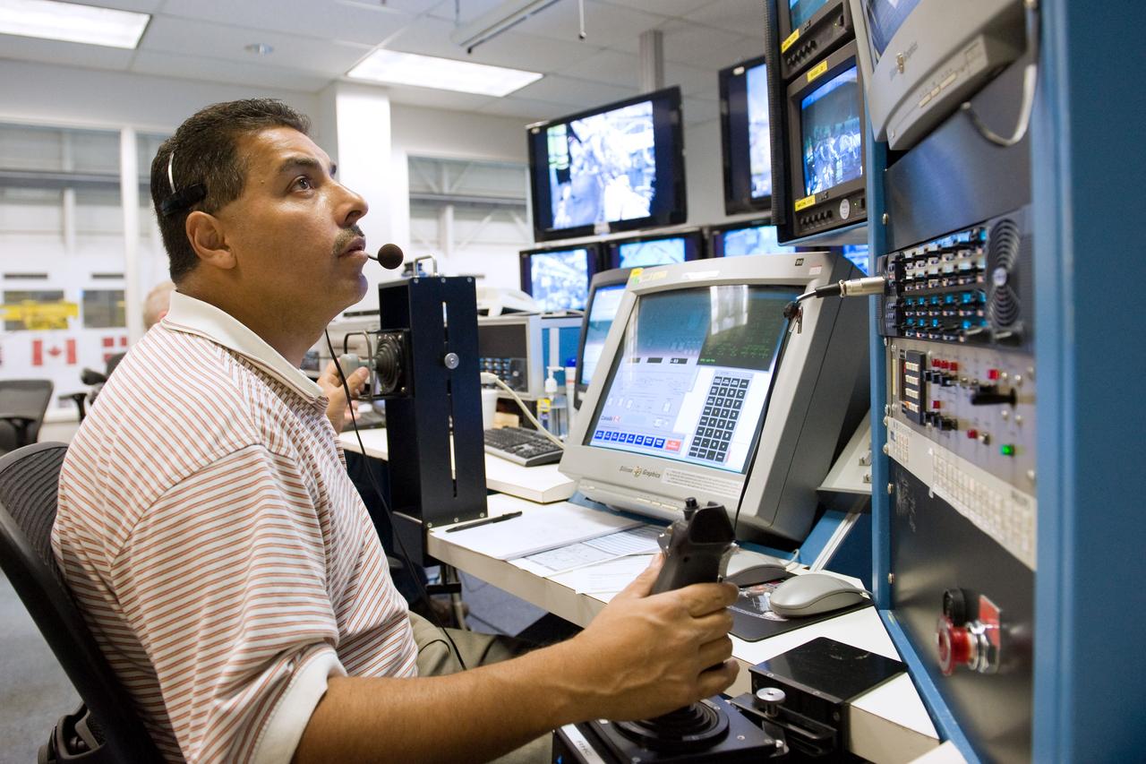 PHOTO DATE:  03-23-09 LOCATION: SCTF, NBL SUBJECT: Preflight coverage of STS-128 crew members Danny Olivas and Christer Fuglesang during STS-128 17A TPS Ops 91027 PHOTOGRAPHER:  BLAIR