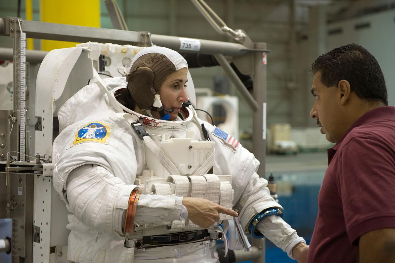 PHOTO DATE:  04-09-09 LOCATION: NBL POOL TOPSIDE SUBJECT: STS-128 crew members Danny Olivas and Nicole Stott during STS-128 17A EVA 1 training  PHOTOGRAPHER:  BILL STAFFORD X34753