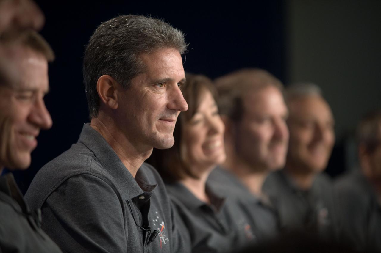 JSC2009-E-087209 (23 April 2009) --- Astronauts Gregory C. Johnson (partially out of frame at left), STS-125 pilot; Michael Good, Megan McArthur, John Grunsfeld and Mike Massimino, all mission specialists, are pictured during a STS-125 preflight press briefing at NASA's Johnson Space Center.