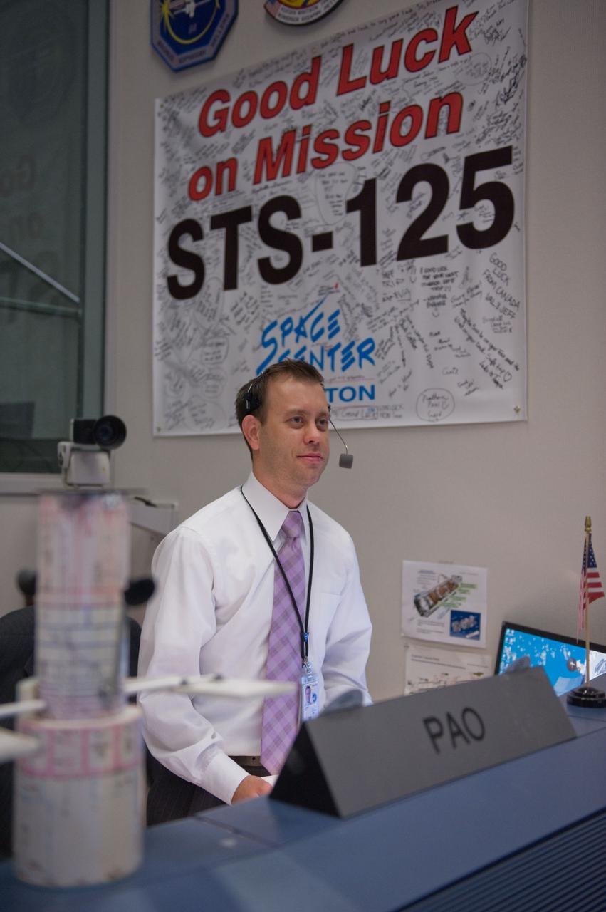 STS-125 Orbit 3/Planning flight controllers with Flight Director Paul Dye.  Photo Date: May 14, 2009.  Location: Bldg. 30 south, WFCR & Back Rooms.  Photographer: Robert Markowitz.