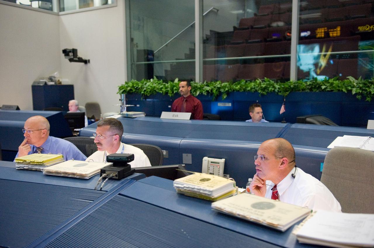 JSC2009-E-120491 (14 May 2009) --- Flight director Tony Ceccacci (right); along with astronauts Dan Burbank (center) and Alan Poindexter, STS-125 spacecraft communicators (CAPCOM), watch the big screens from their consoles in the space shuttle flight control room in the Mission Control Center at NASA's Johnson Space Center during flight day four activities.