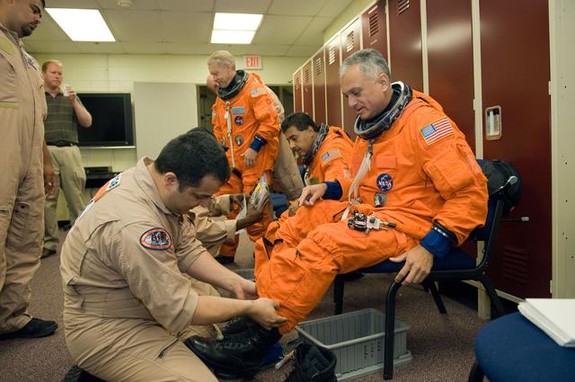 NASA image: STS-128 Preflight Training, Post Insertion Activities