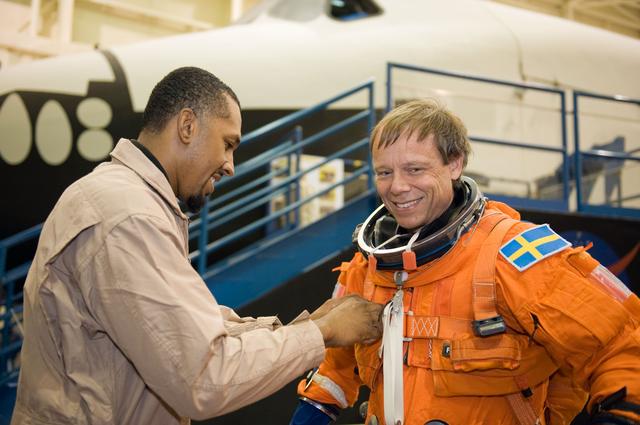 NASA image: STS-128 Preflight Training, Post Insertion Activities