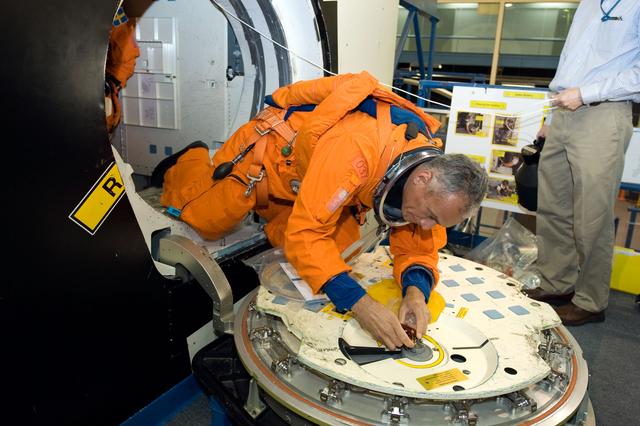NASA image: STS-128 Preflight Training, Post Insertion Activities