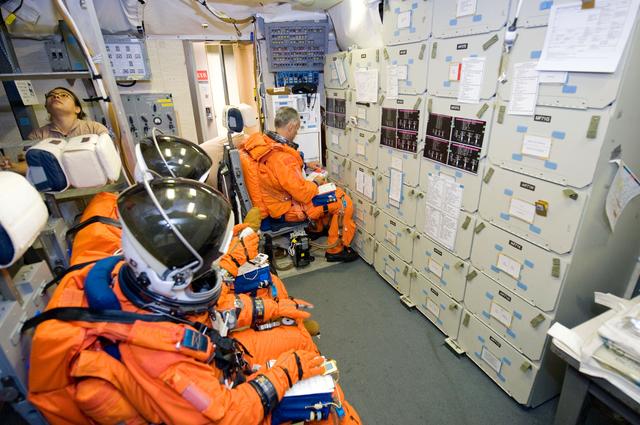NASA image: STS-128 Preflight Training in Bldg. 5 Fixed Based Simulator