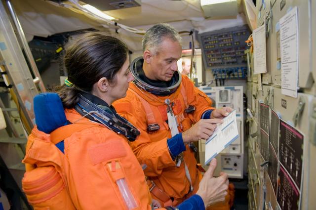 NASA image: STS-128 Preflight Training in Bldg. 5 Fixed Based Simulator