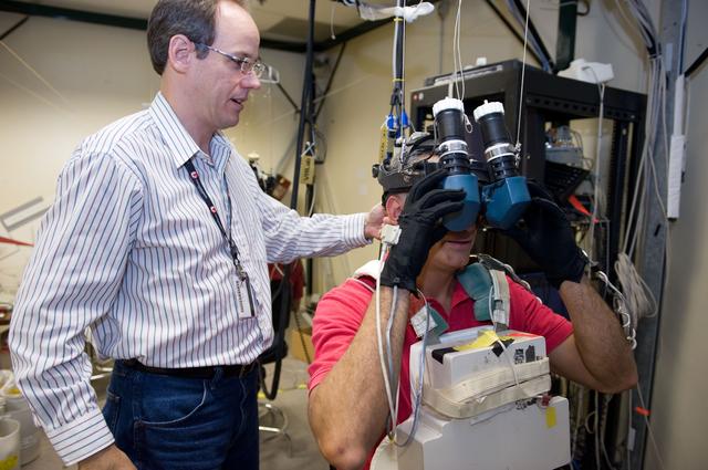 NASA image: STS-128 Preflight Training, VR Lab