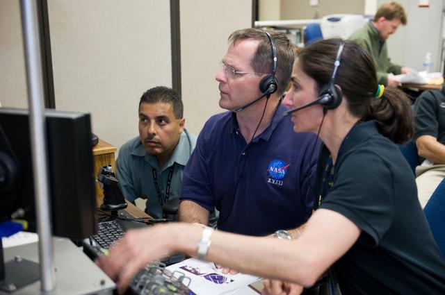 NASA image: STS-128 Preflight Training, VR Lab