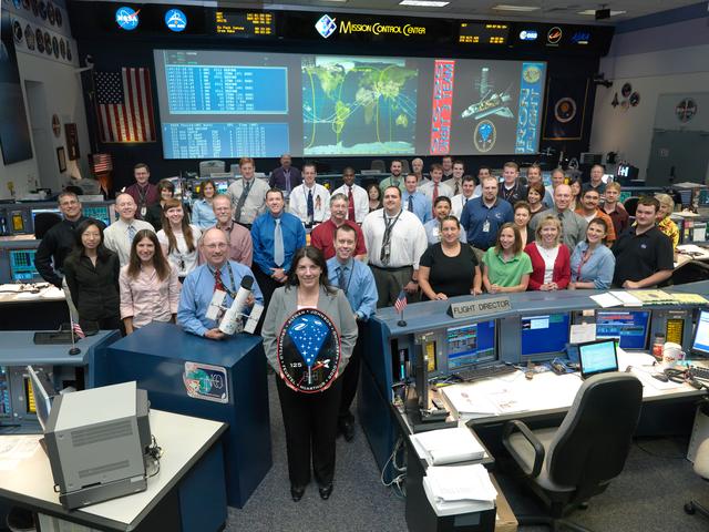 NASA image: STS-125 Flight Control Team in WFCR - Orbit 3 - Flight Director Paul Dye