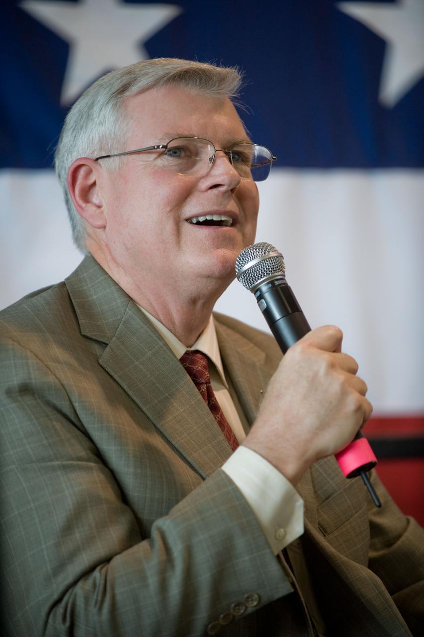 JSC2009-E-122226 (26 May 2009) --- NASA's Johnson Space Center (JSC) director Michael L. Coats addresses a large crowd of well-wishers at the STS-125 crew return ceremony on May 26, 2009 at Ellington Field near JSC.
