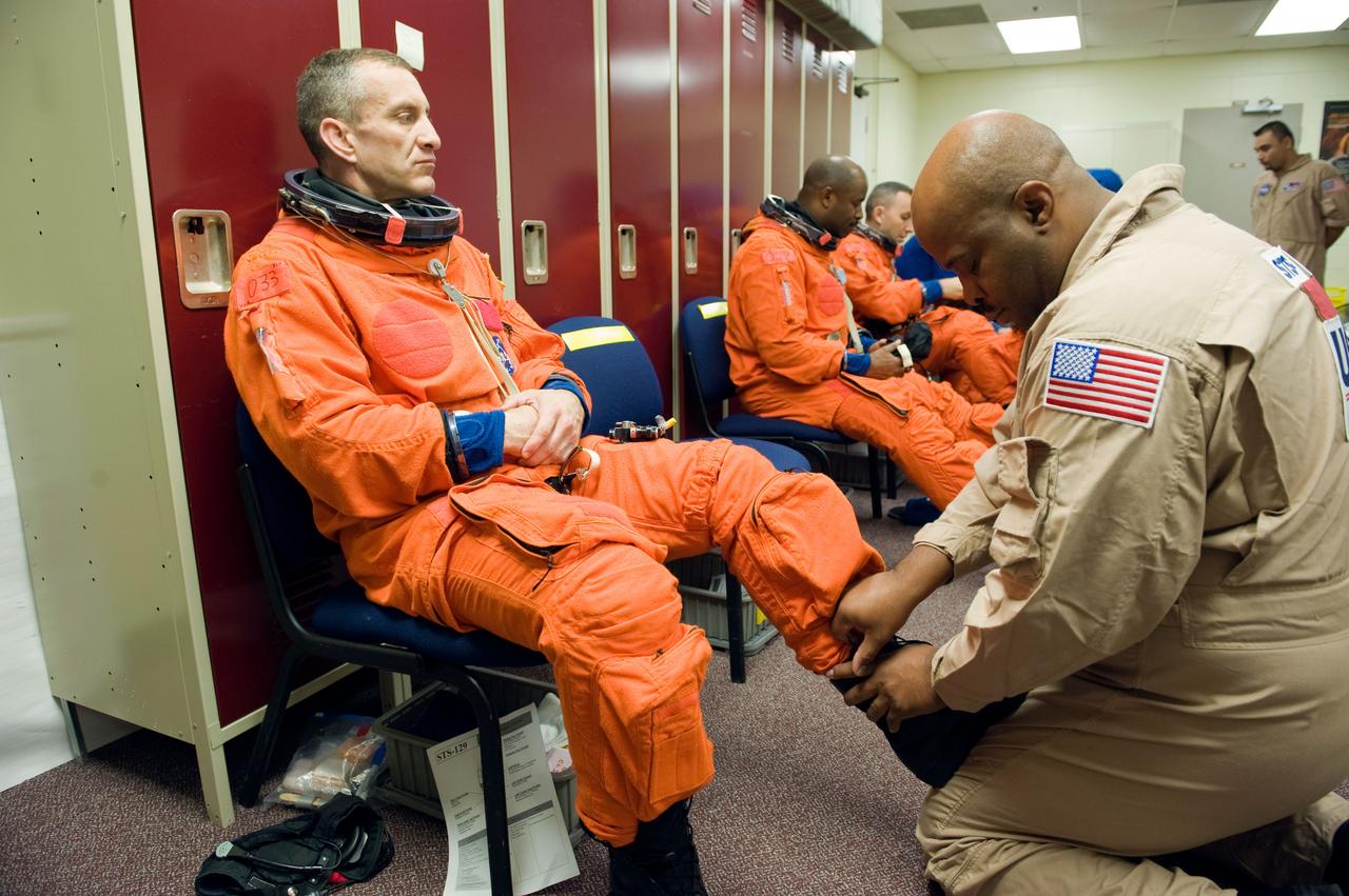 PHOTO DATE:  05-28-09 LOCATION: Bldg 9NW, FFT SUBJECT: Photographic coverage of STS-129 Preflight Training. Suited payload egress training. PHOTOGRAPHER:  James Blair