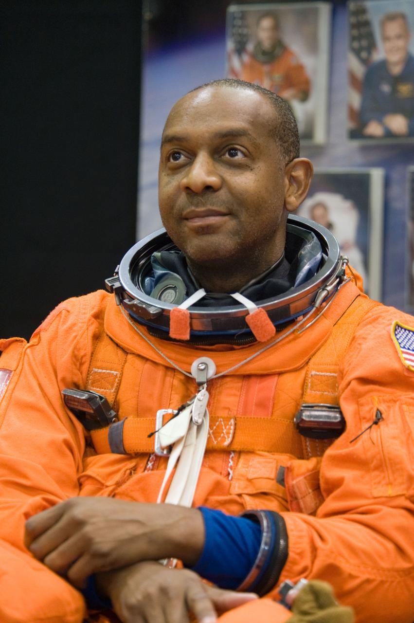 PHOTO DATE:  05-28-09 LOCATION: Bldg 9NW, FFT SUBJECT: Photographic coverage of STS-129 Preflight Training. Suited payload egress training. PHOTOGRAPHER:  James Blair