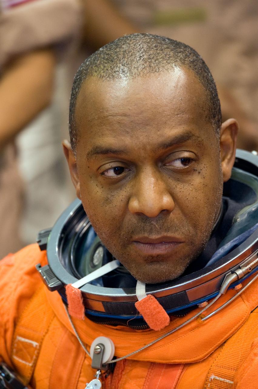 PHOTO DATE:  05-28-09 LOCATION: Bldg 9NW, FFT SUBJECT: Photographic coverage of STS-129 Preflight Training. Suited payload egress training. PHOTOGRAPHER:  James Blair