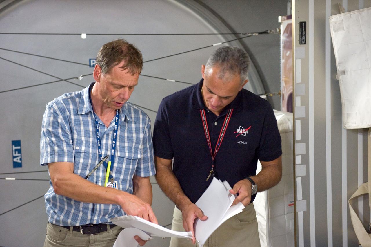 PHOTO DATE:  06-08-09 LOCATION: Bldg 9NW, SSMTF,  MPLM SUBJECT: STS-128 crew during their SSMTF TRANS HANDS-ON review in building 9NW. PHOTOGRAPHER:  BLAIR