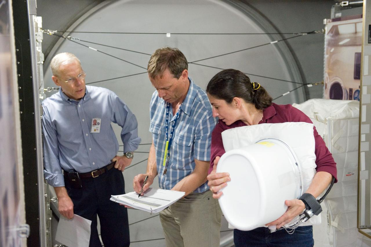 PHOTO DATE:  06-08-09 LOCATION: Bldg 9NW, SSMTF,  MPLM SUBJECT: STS-128 crew during their SSMTF TRANS HANDS-ON review in building 9NW. PHOTOGRAPHER:  BLAIR