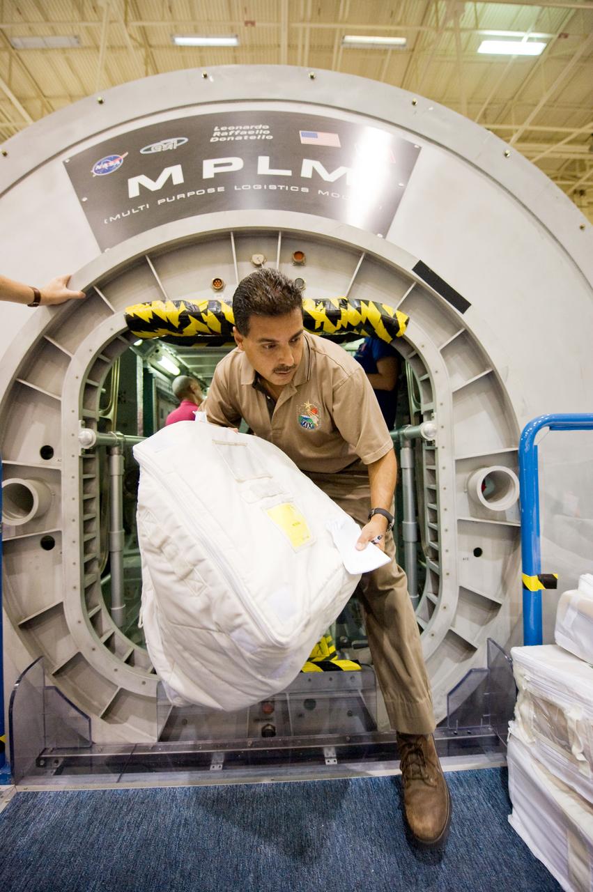 PHOTO DATE:  06-08-09 LOCATION: Bldg 9NW, SSMTF,  MPLM SUBJECT: STS-128 crew during their SSMTF TRANS HANDS-ON review in building 9NW. PHOTOGRAPHER:  BLAIR