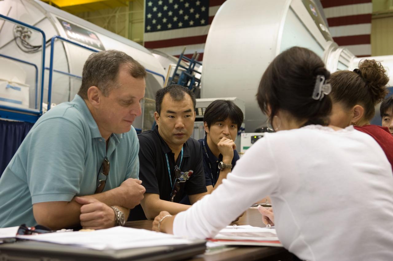 PHOTO DATE:  06-25-09 LOCATION:  Bldg 9NW SUBJECT:  JAXA veteran astronaut and Expedition 22 crew member Soichi Noguichi with JAXA's two new astronaut candidates Takuya Onishi & Kimiya Yui  PHOTOGRAPHER:  James Blair
