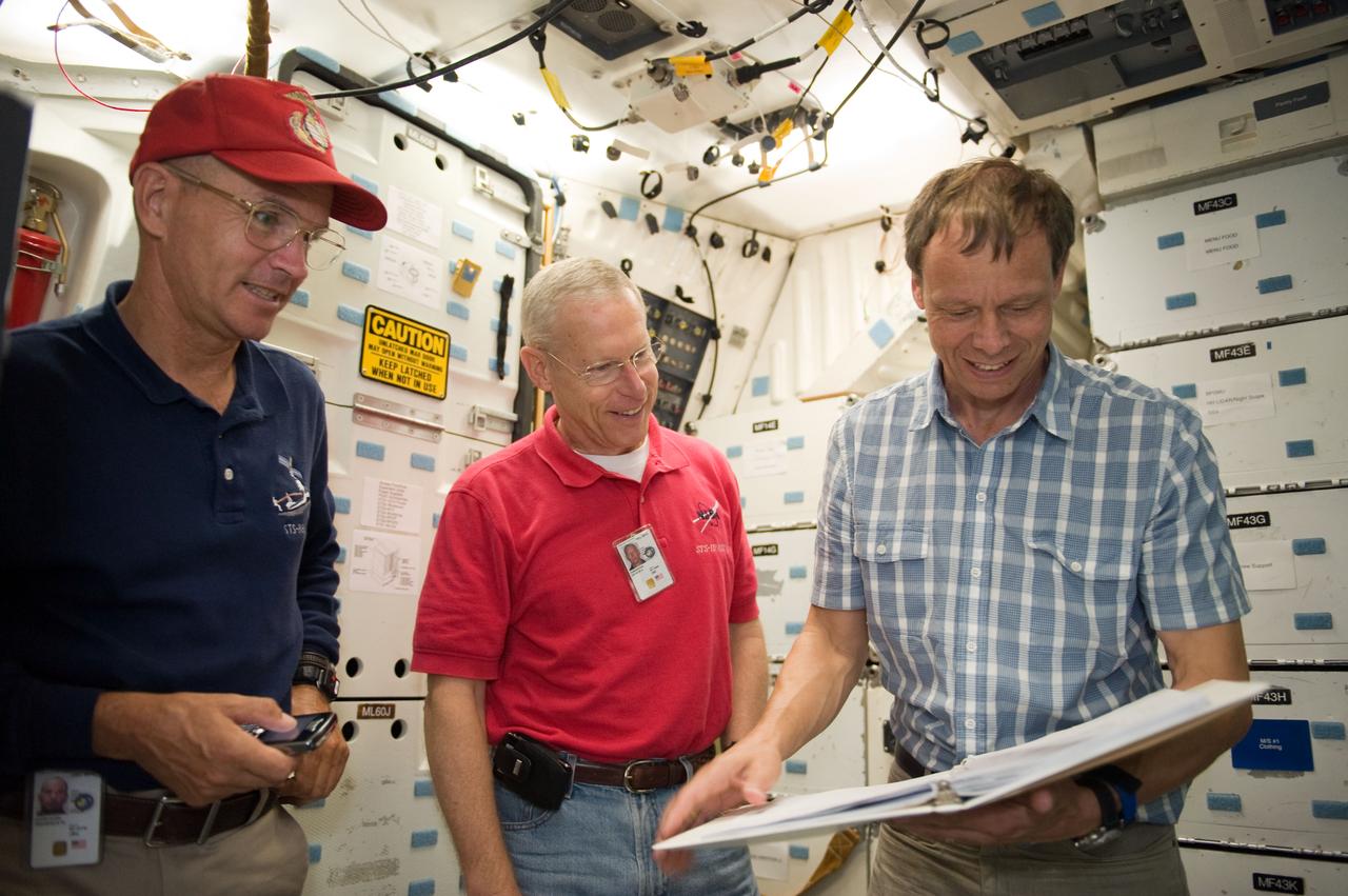 PHOTO DATE: 06-26-09 LOCATION: Bldg 9NW, FFT SUBJECT: STS-128 crew during space station ingress/egress timeline training with instructors Bob Behrendsen and Glenn Johnson PHOTOGRAPHER: James Blair