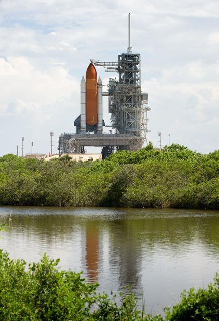 NASA image: Space Shuttle Endeavour on Pad 39a
