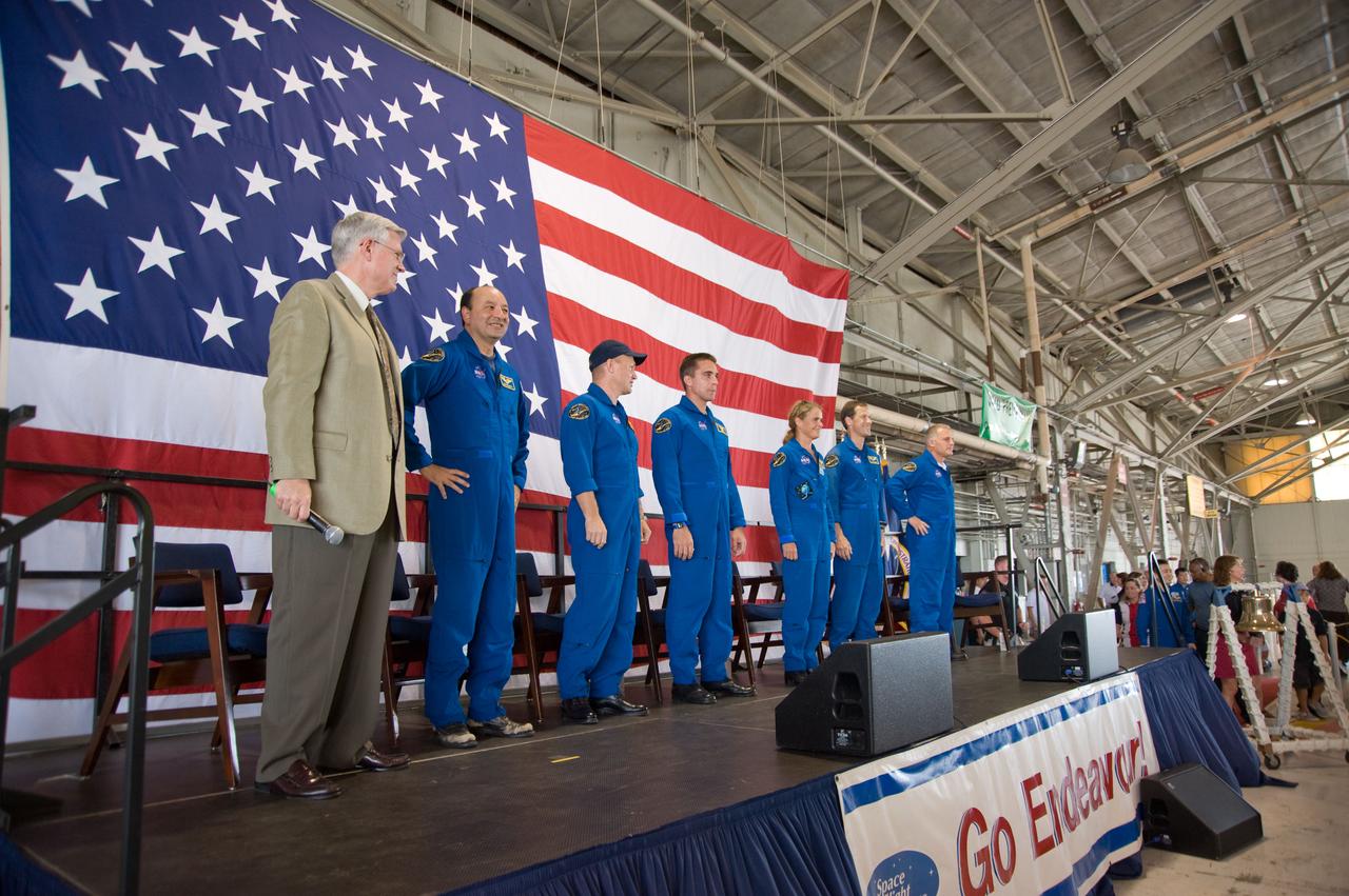 Photo Date:008-01-2009 Location: Ellington Field; Hangar 990 Subject: STS127 Crew Return Photog: David DeHoyos, James Blair