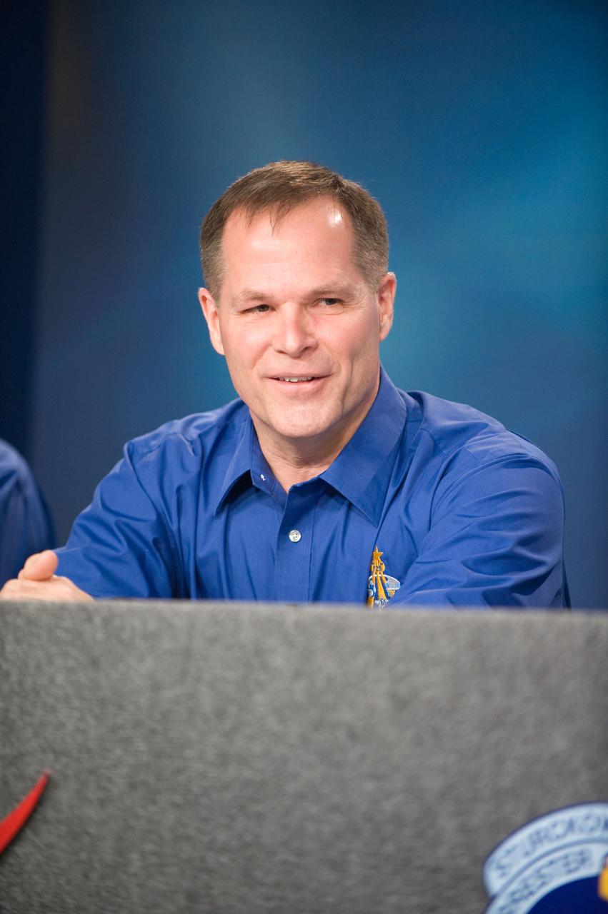STS-128 Press Conference. Photo Date: August 13, 2009. Location: Bldg. 2 - Rm 122 Press Conference. Photographer: Robert Markowitz.