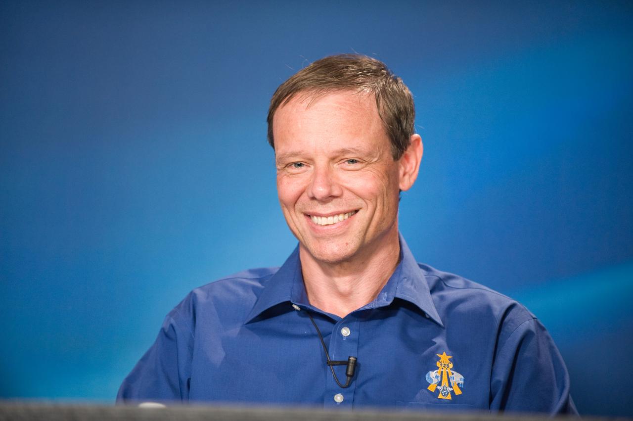 STS-128 Press Conference. Photo Date: August 13, 2009. Location: Bldg. 2 - Rm 122 Press Conference. Photographer: Robert Markowitz.