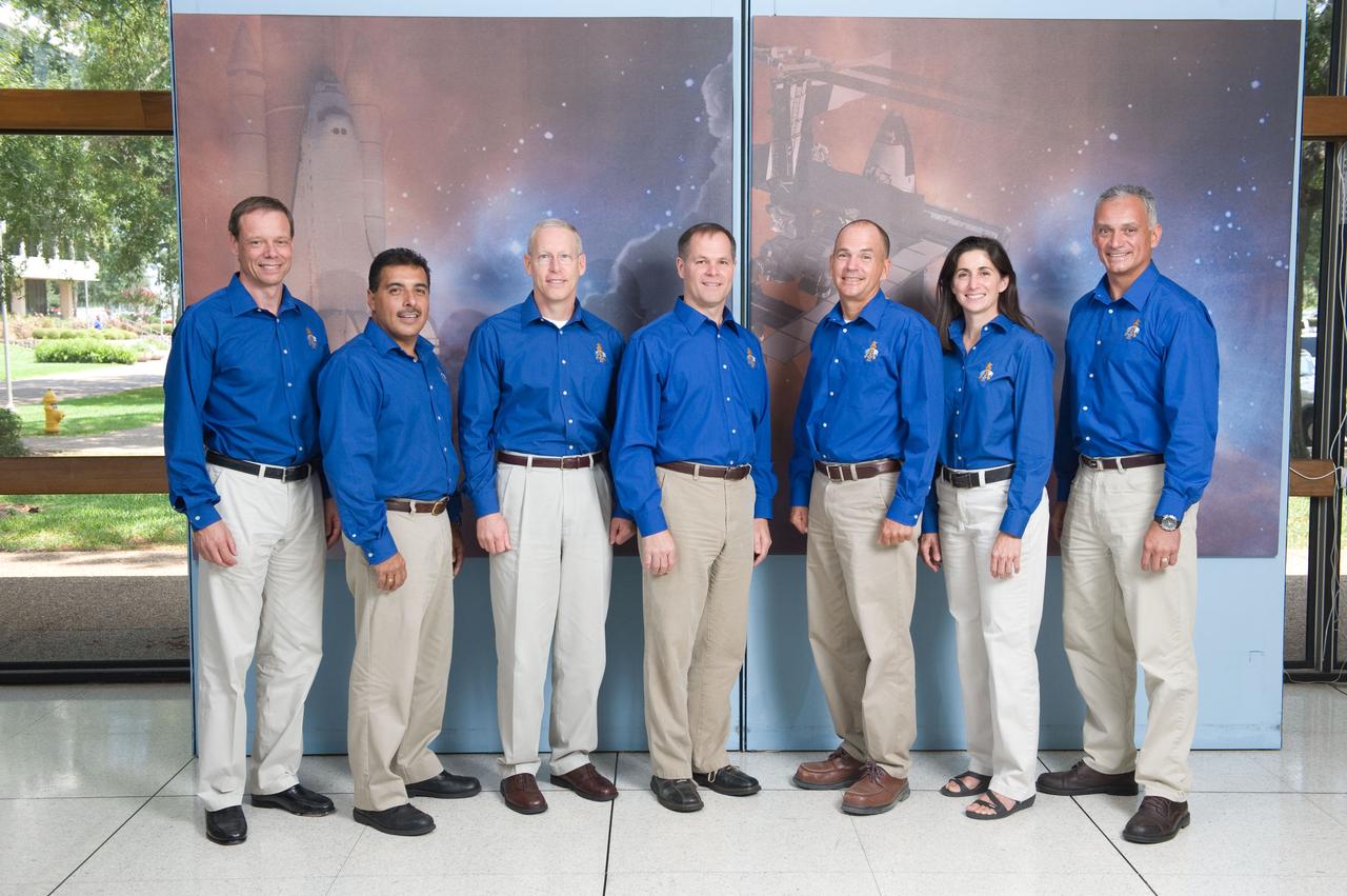 STS-128 Press Conference. Photo Date: August 13, 2009. Location: Bldg. 2 - Rm 122 Press Conference. Photographer: Robert Markowitz.