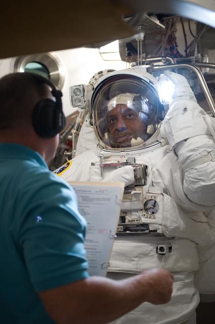 NASA image: SSATA Crew Training and EMU Verification for STS-129 crew member Robert Satcher 