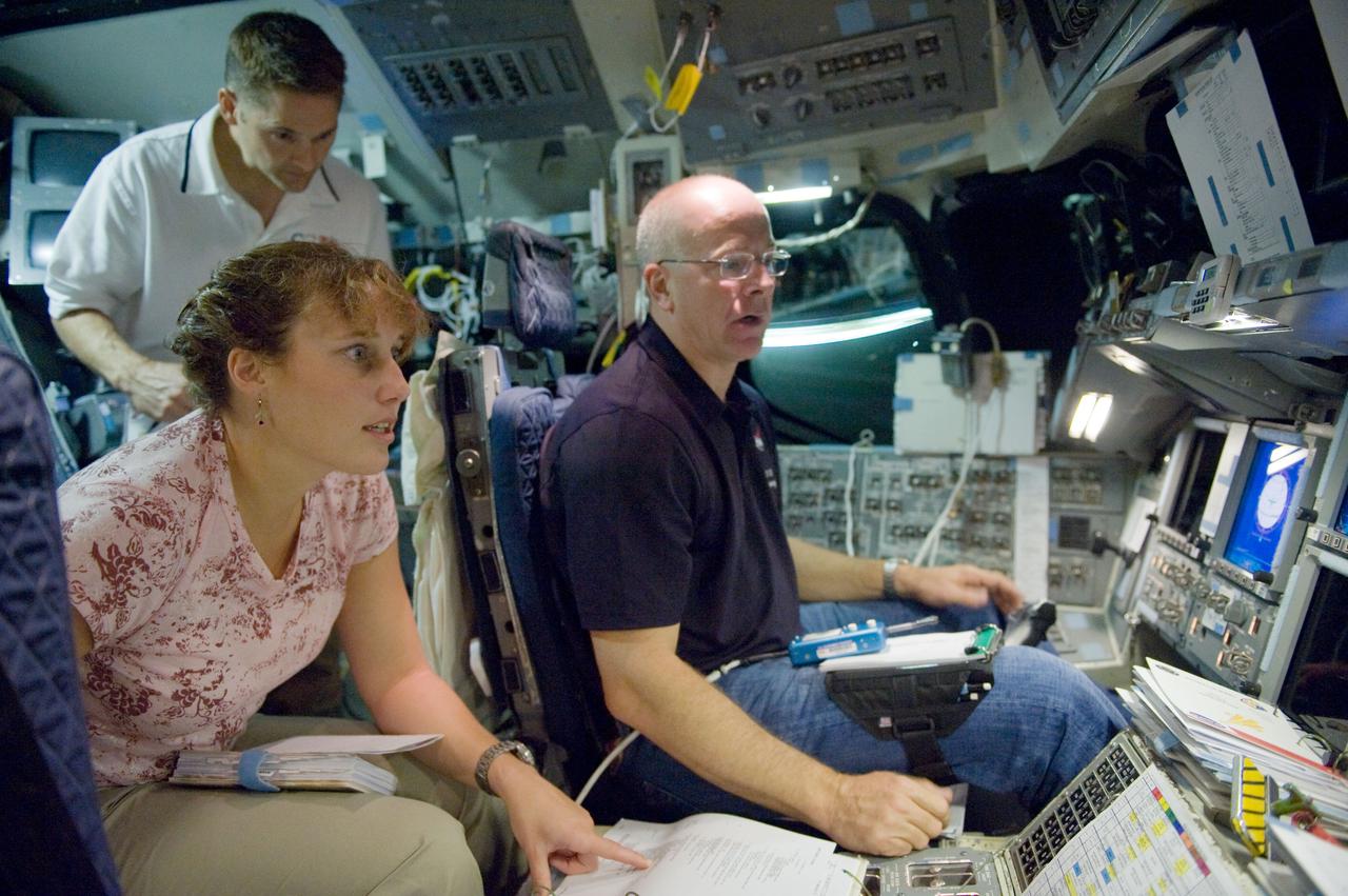 JSC2009-E-207358 (11 Sept. 2009) --- NASA astronauts Alan Poindexter (right), STS-131 commander; Dorothy Metcalf-Lindenburger, mission specialist; and James P. Dutton Jr., pilot, participate in a training session in the shuttle mission simulator (SMS) in the Jake Garn Simulation and Training Facility at NASA?s Johnson Space Center.