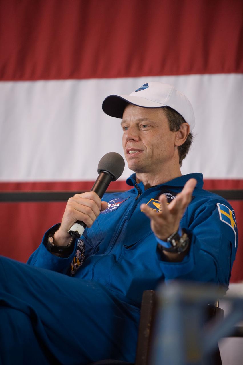 JSC2009-E-207822 (12 Sept. 2009) --- European Space Agency astronaut Christer Fuglesang, STS-128 mission specialist, addresses a large crowd of well-wishers at the STS-128 crew return ceremony on Sept. 12, 2009 at Ellington Field near NASA's Johnson Space Center.