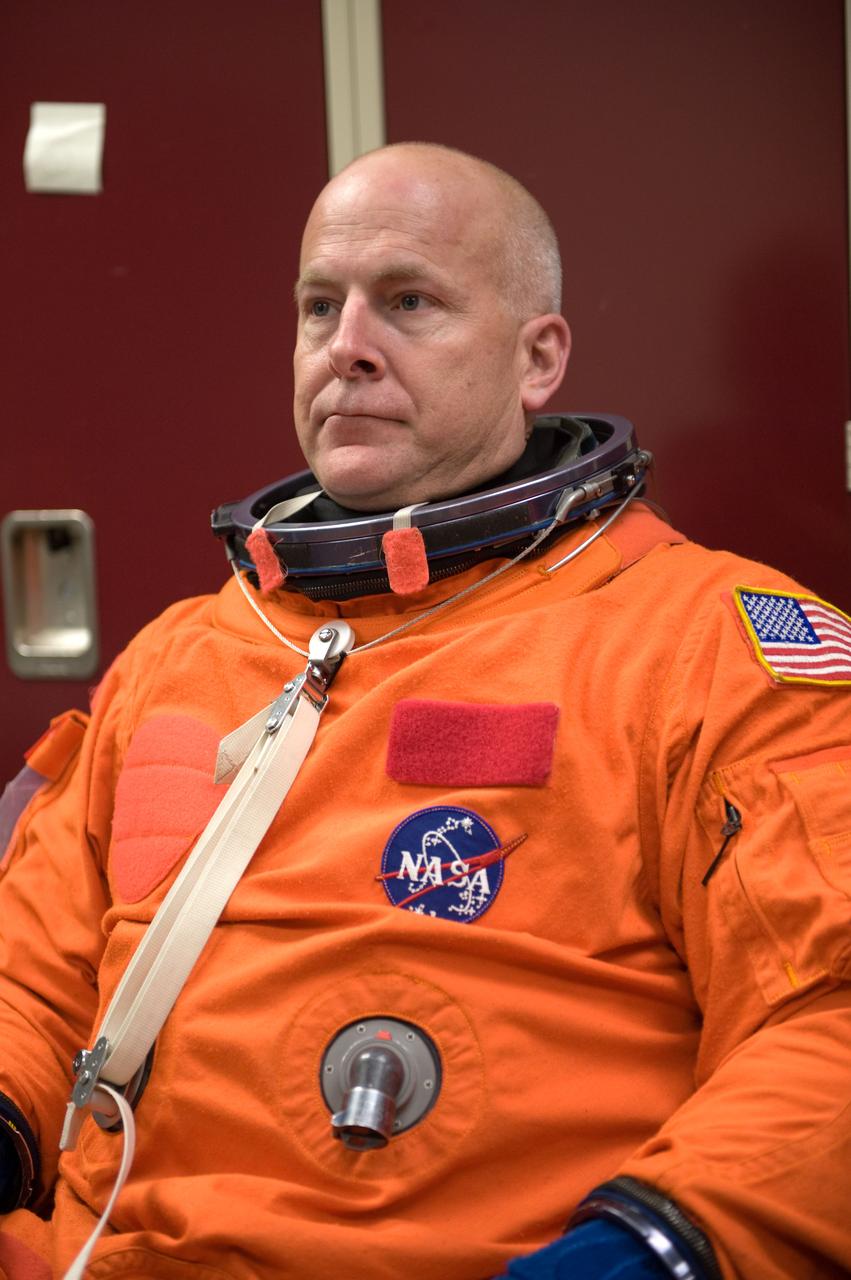 JSC2009-E-208005 (14 Sept. 2009) --- NASA astronaut Alan Poindexter, STS-131 commander, attired in a training version of his shuttle launch and entry suit, awaits the start of a training session in the Space Vehicle Mock-up Facility at NASA's Johnson Space Center.