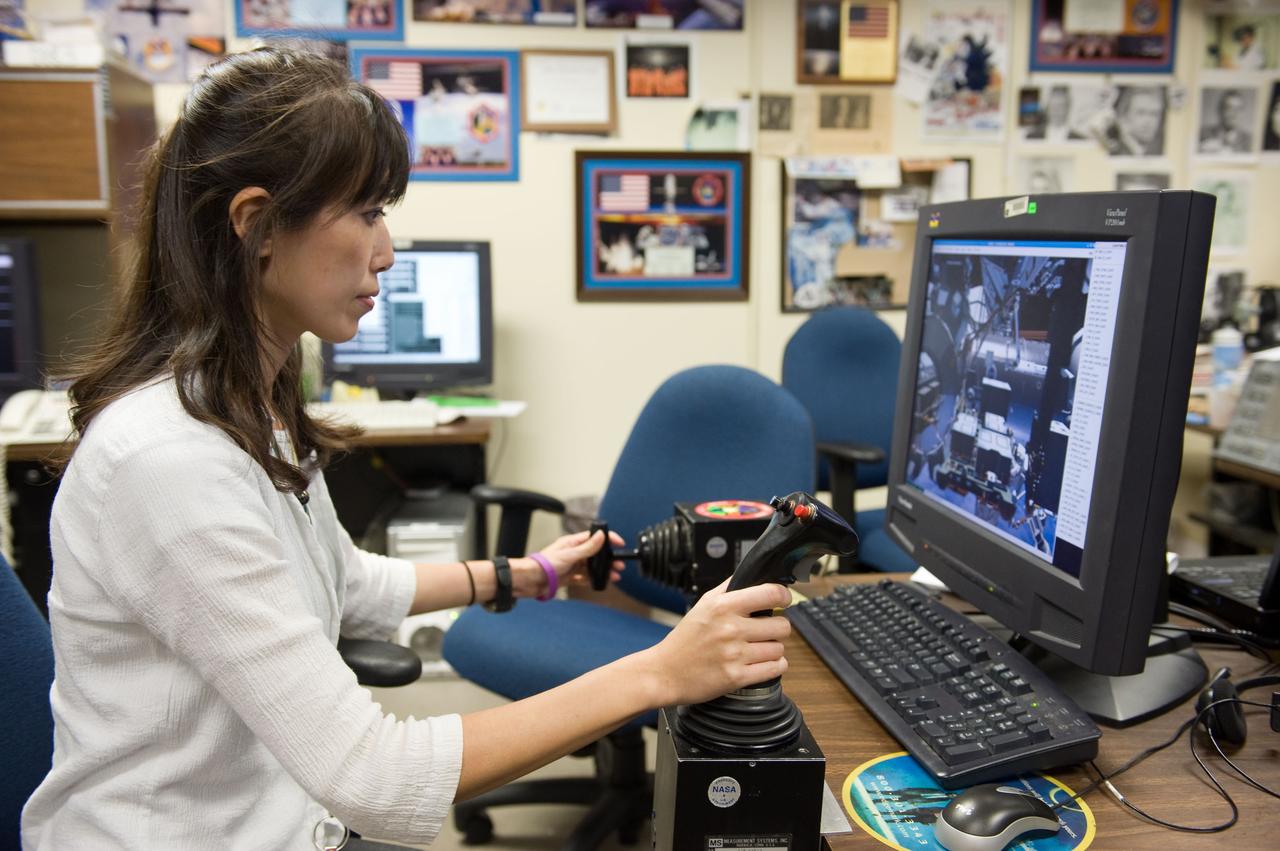 JSC2009-E-214328 (25 Sept. 2009) --- Japan Aerospace Exploration Agency (JAXA) astronaut Naoko Yamazaki, STS-131 mission specialist, uses the virtual reality lab in the Space Vehicle Mock-up Facility at NASA's Johnson Space Center to train for some of her duties aboard the space shuttle and space station. This type of computer interface, paired with virtual reality training hardware and software, helps to prepare the entire team for dealing with space station elements.