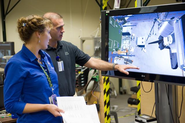 NASA image: STS-131 crew during VR Lab MSS/EVAB SUPT3 Team 91016 training 