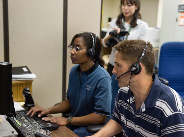 NASA image: STS-131 crew during VR Lab MSS/EVAB SUPT3 Team 91016 training 