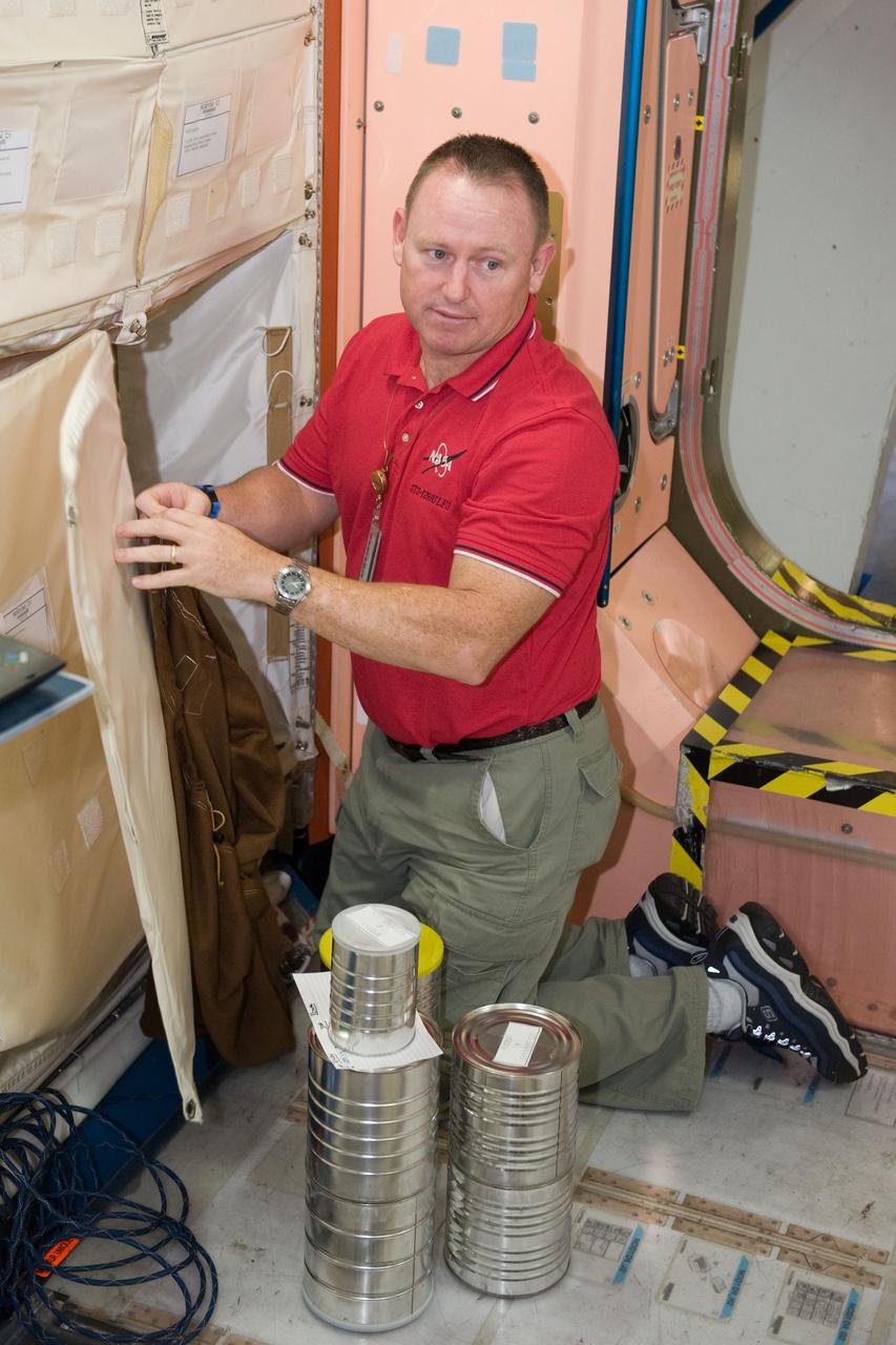 PHOTO DATE:  09-28-09 LOCATION:  Bldg 9NW, ISS Mockups SUBJECT:   STS-129 crew during trans hands-on review in the space station mockups. PHOTOGRAPHER:  James Blair