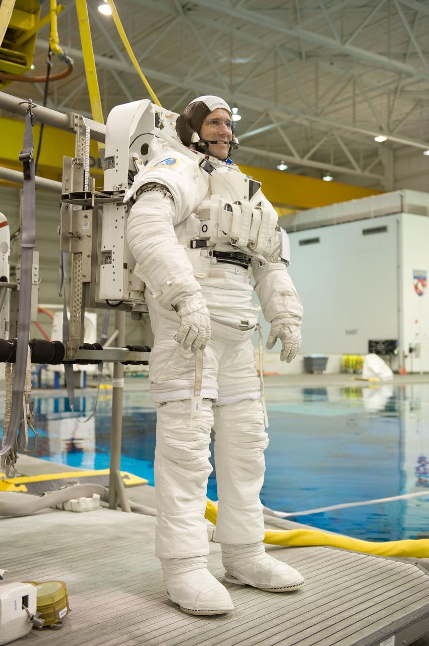 JSC2009-E-215157 (30 Sept. 2009) --- Attired in a training version of his Extravehicular Mobility Unit (EMU) spacesuit, astronaut Mike Good, STS-132 mission specialist, awaits the start of a spacewalk training session in the waters of the Neutral Buoyancy Laboratory (NBL) near NASA's Johnson Space Center.