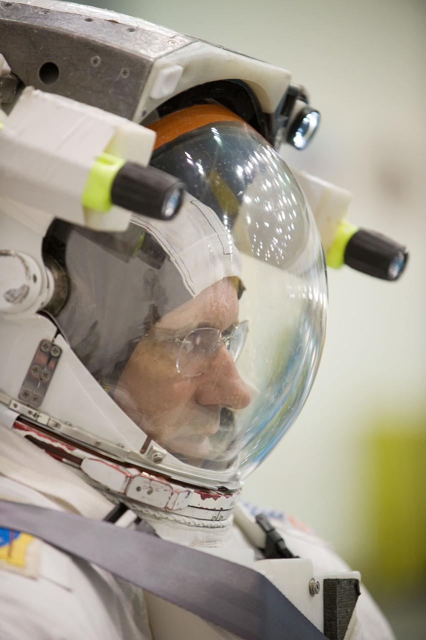 JSC2009-E-215165 (30 Sept. 2009) --- Attired in a training version of his Extravehicular Mobility Unit (EMU) spacesuit, astronaut Mike Good, STS-132 mission specialist, awaits the start of a spacewalk training session in the waters of the Neutral Buoyancy Laboratory (NBL) near NASA's Johnson Space Center.