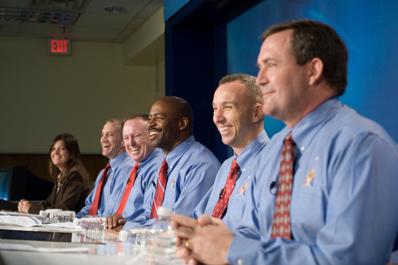 PHOTO DATE: 10-16-09 LOCATION: Bldg. 2S - Rm 122 Press Conference SUBJECT:  STS-129 Press Conference and media photo portraits PHOTOGRAPHER: Lauren Harnett