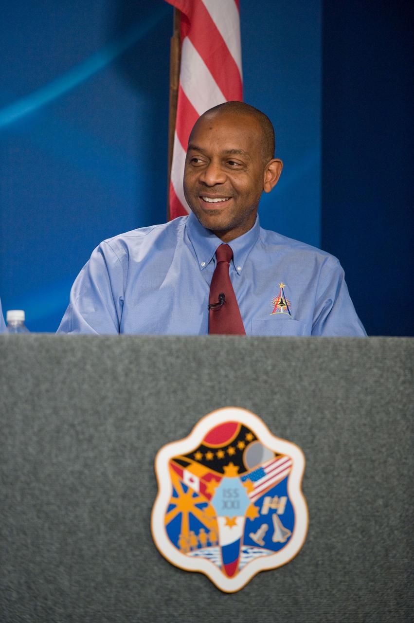 PHOTO DATE: 10-16-09 LOCATION: Bldg. 2S - Rm 122 Press Conference SUBJECT:  STS-129 Press Conference and media photo portraits PHOTOGRAPHER: Lauren Harnett