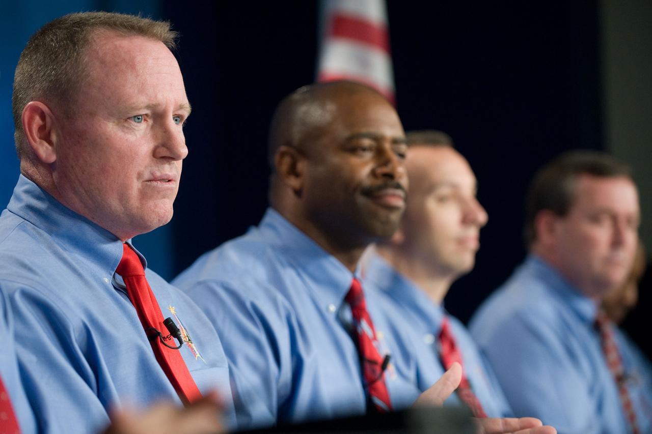 PHOTO DATE: 10-16-09 LOCATION: Bldg. 2S - Rm 122 Press Conference SUBJECT:  STS-129 Press Conference and media photo portraits PHOTOGRAPHER: Lauren Harnett