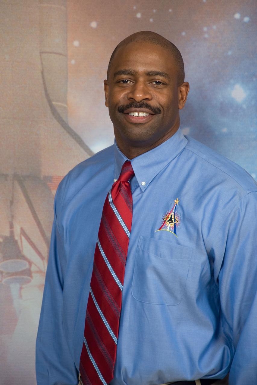 PHOTO DATE: 10-16-09 LOCATION: Bldg. 2S - Rm 122 Press Conference SUBJECT:  STS-129 Press Conference and media photo portraits PHOTOGRAPHER: Lauren Harnett