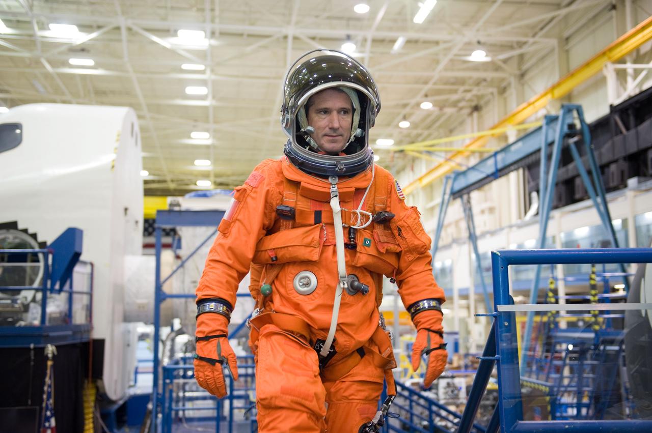 JSC2009-E-224160 (20 Oct. 2009) --- Astronaut Mike Good, STS-132 mission specialist, attired in a training version of his shuttle launch and entry suit, is pictured during a training session in the Space Vehicle Mock-up Facility at NASA?s Johnson Space Center.