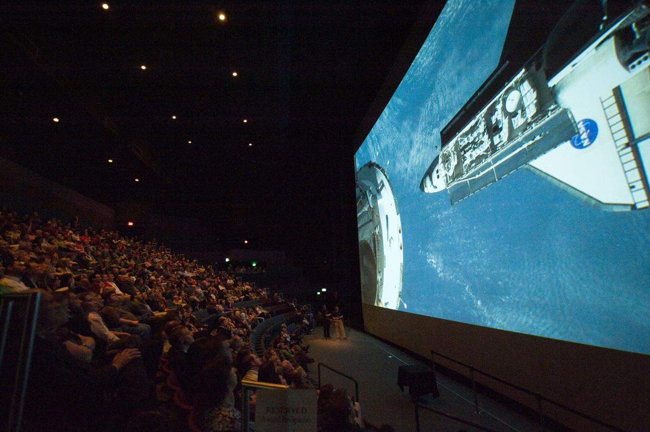 Date: 11-5-09 Location: Space Center Houston - Theater Subject: Expedition Special Event featuring EXP 19/20 Flight Engineers Mike Barratt and Gennady Padalka Photographer: Lauren Harnett