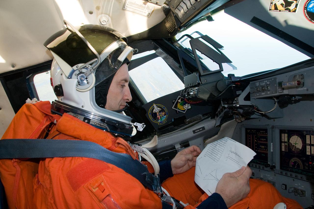Photo Date: 11-13-09 Location: Shuttle Training Aircraft Subject: STS129 Crew Training - commander Charles Hobaugh during STA Training Photographer: Dick Clark