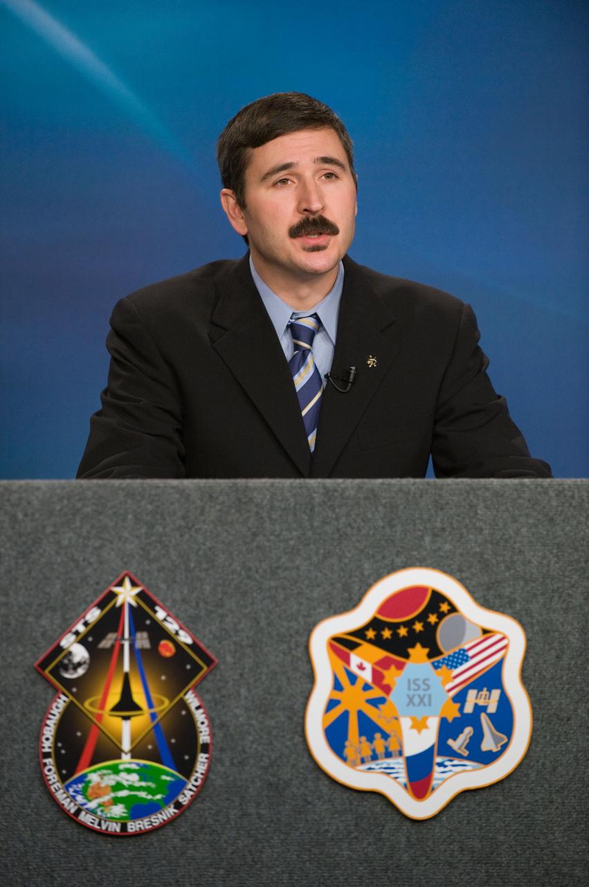 PHOTO DATE: 11-18-09 LOCATION: Bldg. 2S - Rm 122 Press Conference SUBJECT:   STS-129 Flight Day 3 Mission Status Briefing with Michael Sarafin PHOTOGRAPHER: Lauren Harnett